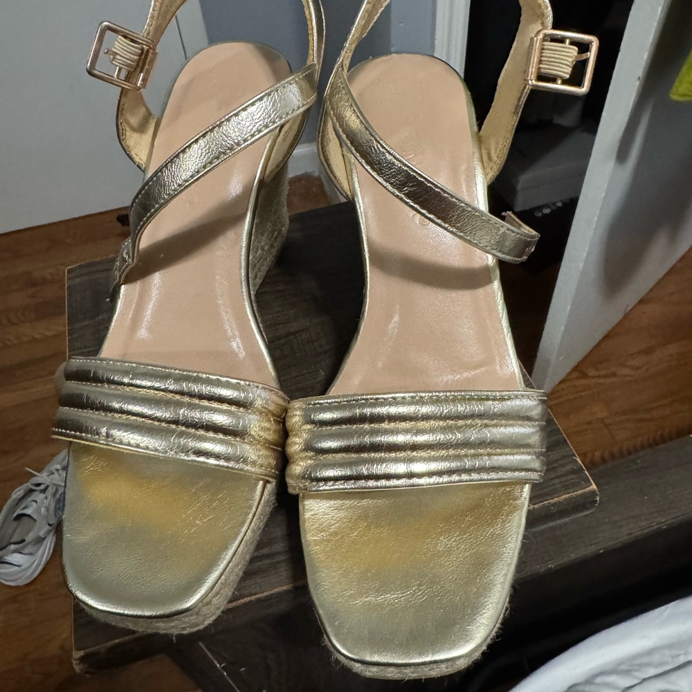 Elegant Gold Strappy Women's Sandals